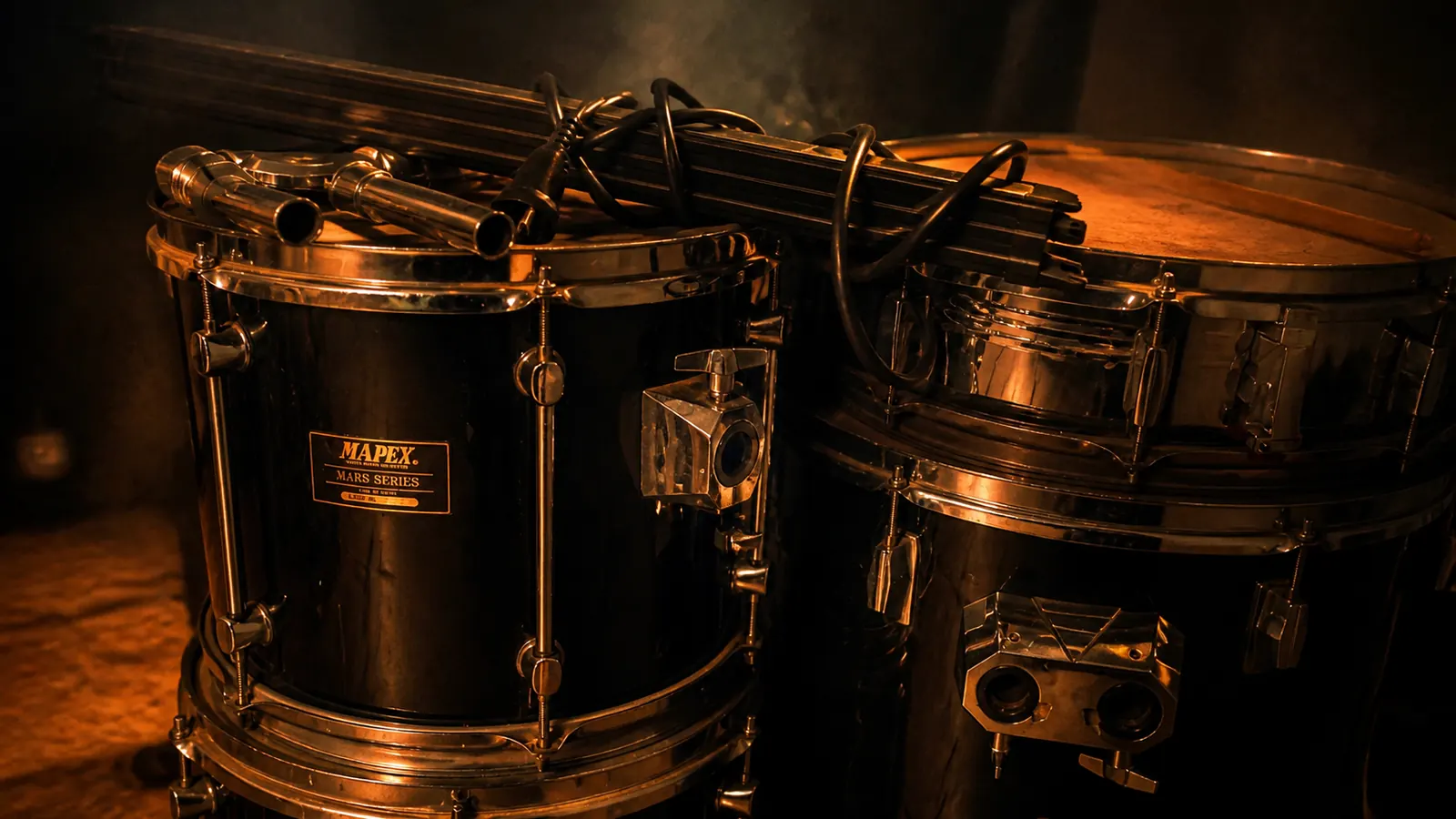 Drums and microphones in a warm roots and rock atmosphere
