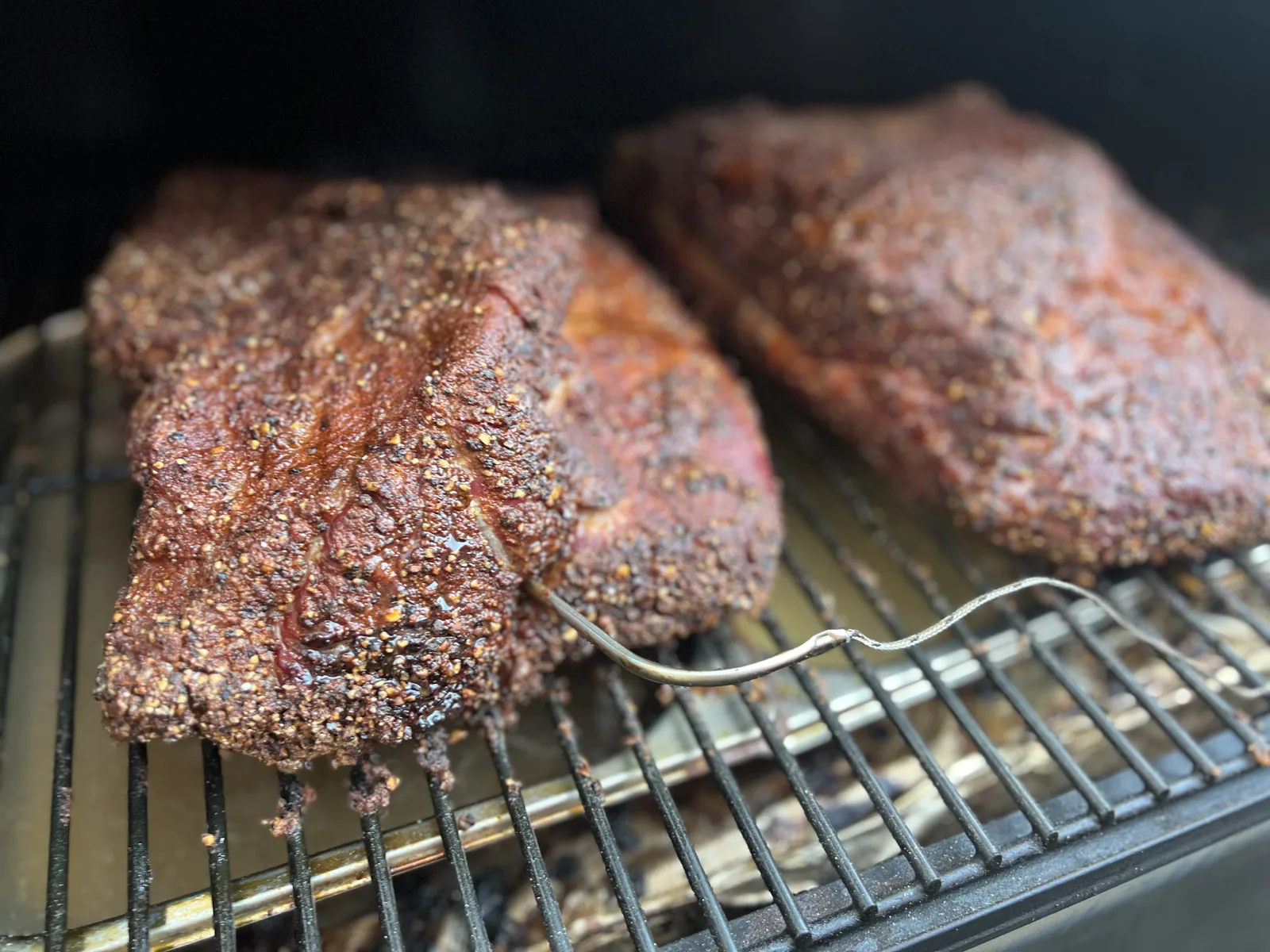 Brisket med krydret bark i KRAM Spiseris smoker